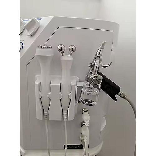 Majhna kozmetična naprava za piling za hidrafacial in anti-aging tretmaje obraza