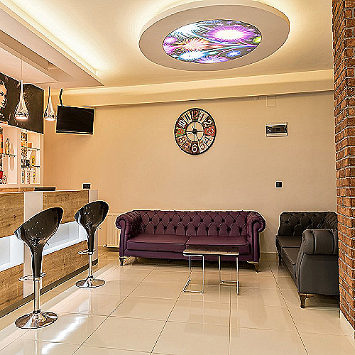 Sprejemni kavč za frizerski salon